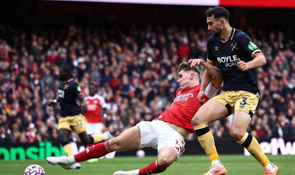 赛地聚焦——欧超杯今晨热度飙升，西汉姆队长鼓劲，震撼外界，阵容厚度经受考验的简单介绍